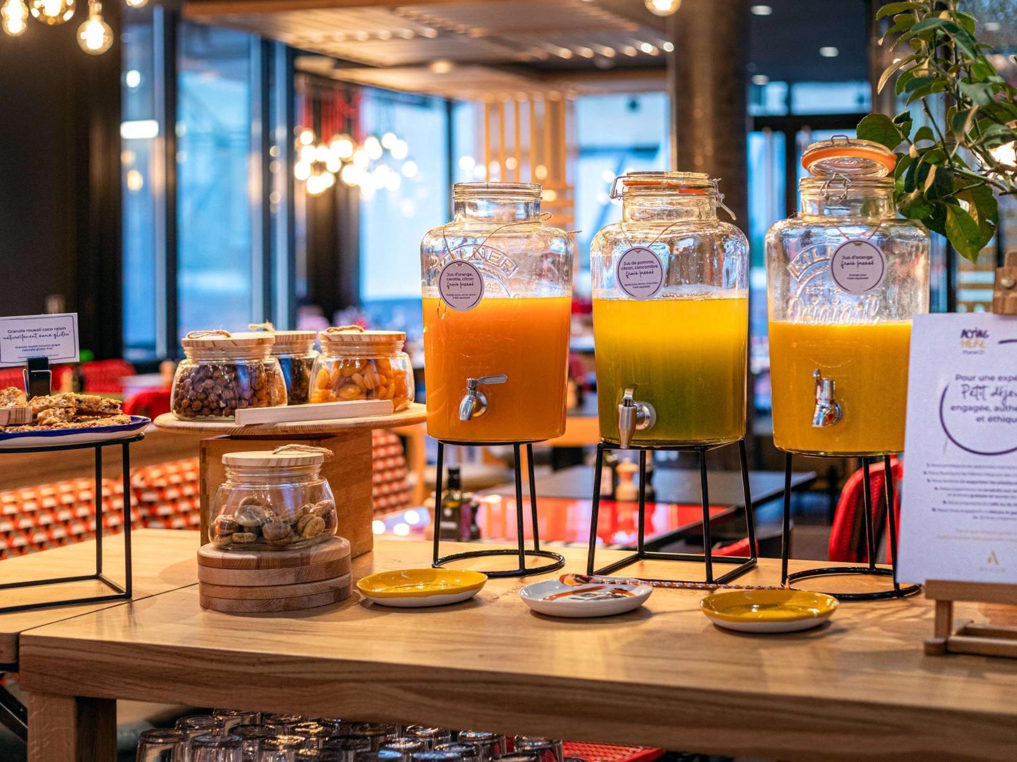 诺沃特阿特里亚尼姆中央酒店 外观 照片